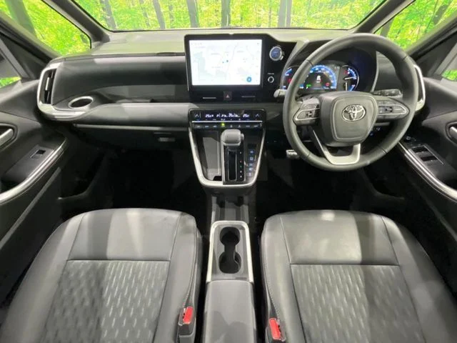 Toyota NOAH HYBRID 4WD S−Z photo 2