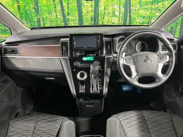 Mitsubishi DELICA D:5 4WD P photo 2