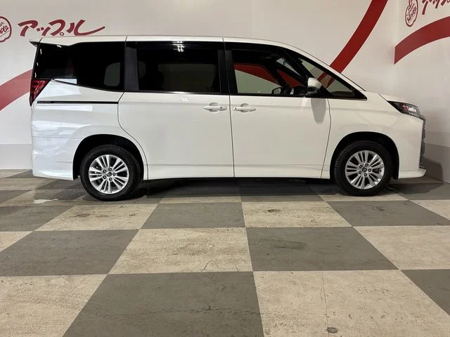 Toyota NOAH HYBRID 4WD S−Z photo 4