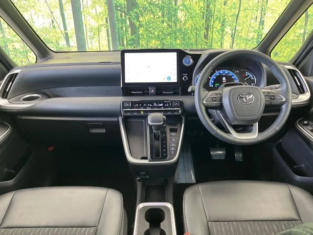 Toyota NOAH HYBRID S−Z photo 3