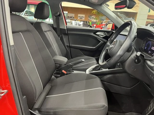 Audi AUDI A1 SPORTBACK 25　TFSI　アドバンスド photo 4