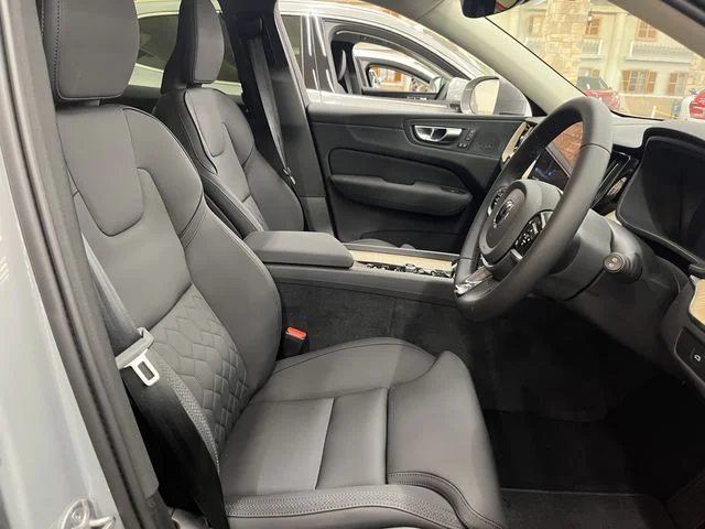 Volvo VOLVO XC60 プラス　B5 photo 4