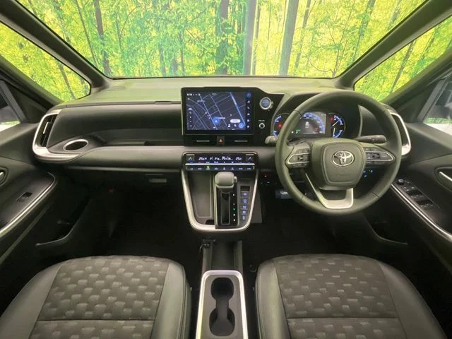 Toyota VOXY HYBRID 4WD S−Z photo 2