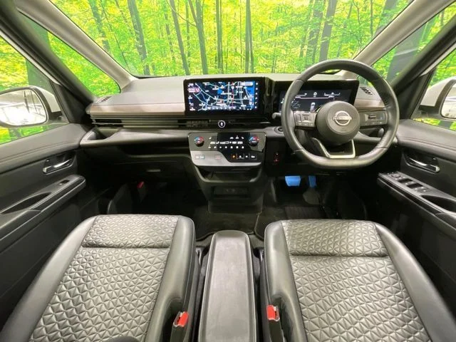 Nissan SERENA WG e−POWER　ハイウェイスター　V photo 4