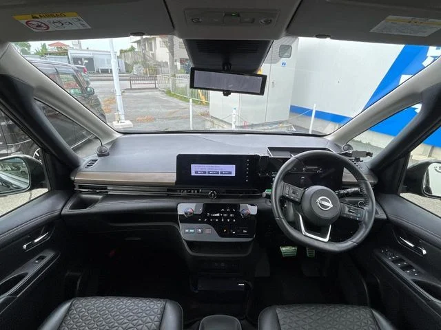 Nissan SERENA WG e−POWER　ハイウェイスターV photo 2