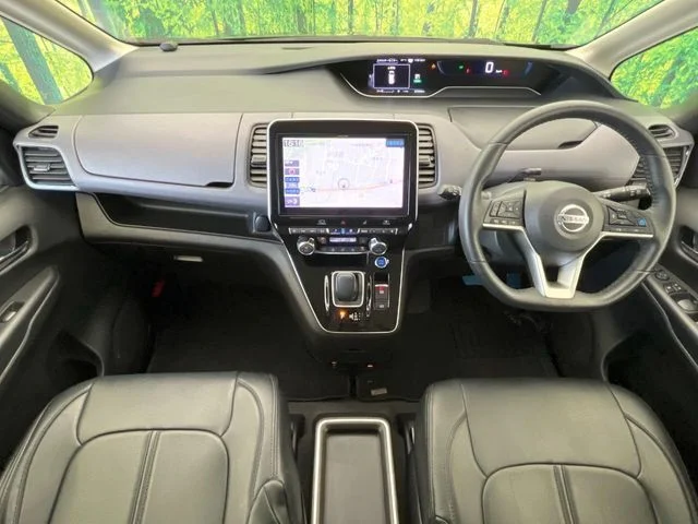 Nissan SERENA WG e−POWER　ハイウェイスター　V photo 3