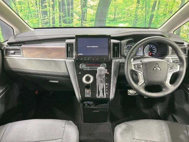 Mitsubishi DELICA D:5 4WD P photo 2