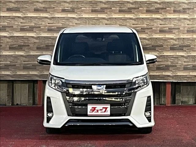 Toyota NOAH HYBRID Si photo 2