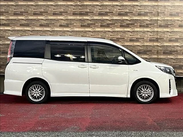 Toyota NOAH HYBRID Si photo 4