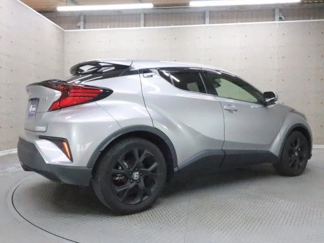 Toyota C-HR Gモードネロセフティプラス2ハイブリッド photo 2