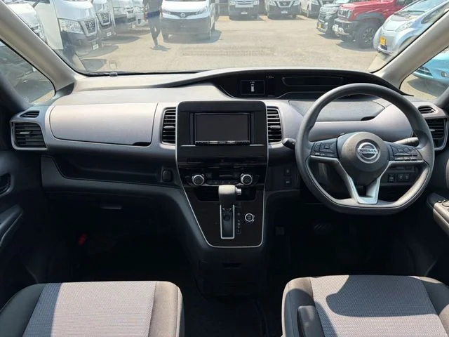 Nissan SERENA S-HYBRID XV photo 2