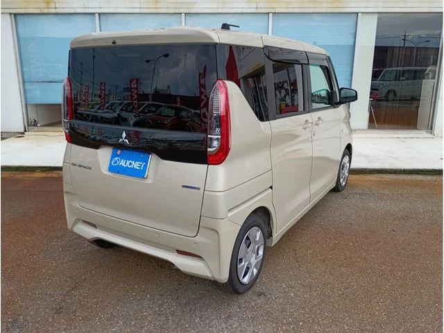 Mitsubishi eK SPACE G photo 3