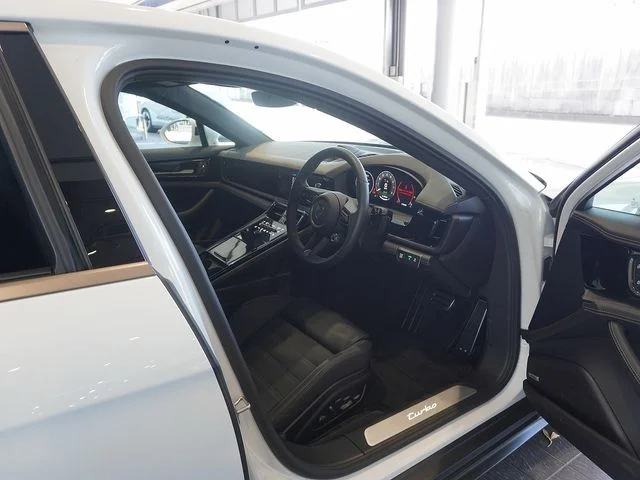 Porsche PORSCHE PANAMERA ターボ　E−ハイブリッド photo 2