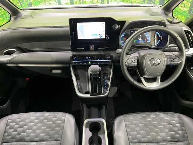 Toyota VOXY HYBRID 4WD S−Z photo 2