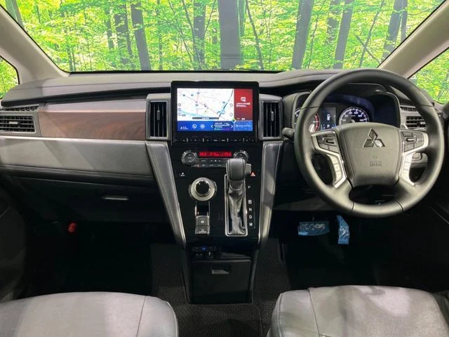 Mitsubishi DELICA D:5 4WD P photo 2