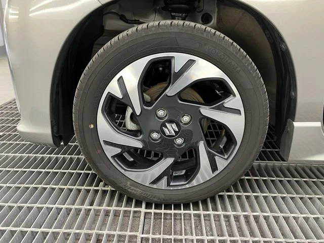 Suzuki Spacia custom 4WD ハイブリッドXS photo 4