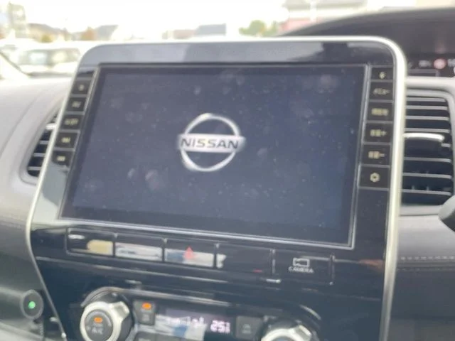 Nissan SERENA S-HYBRID ハイウェイスター　V photo 3