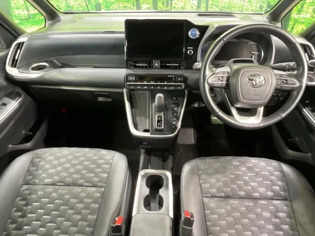 Toyota VOXY HYBRID 4WD S−Z photo 2