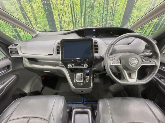 Nissan SERENA WG e−POWER　ハイウェイスター　V photo 2