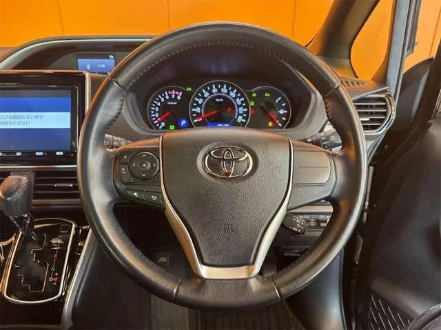 Toyota VOXY ZS　煌2 photo 2