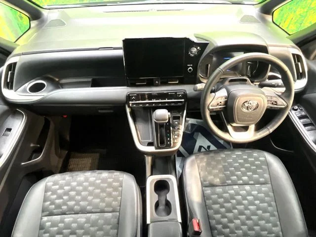 Toyota VOXY HYBRID S−Z photo 2