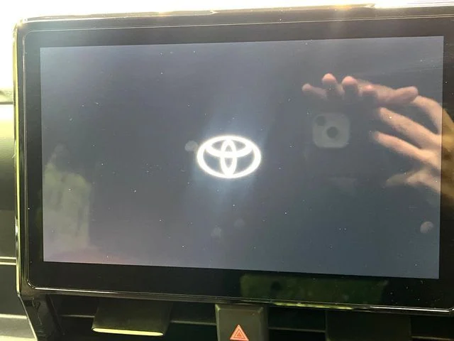Toyota VOXY HYBRID S−Z photo 4