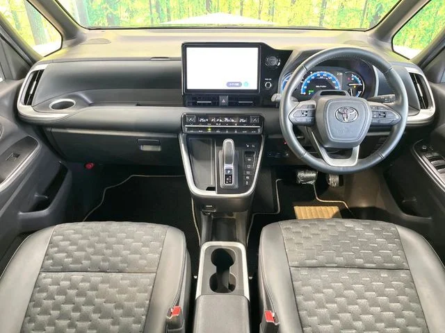 Toyota VOXY HYBRID S−Z photo 2