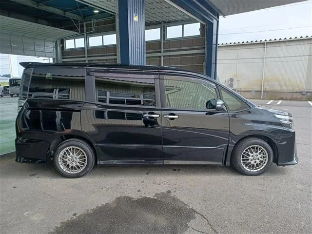 Toyota VOXY HYBRID ZS　煌3 photo 4
