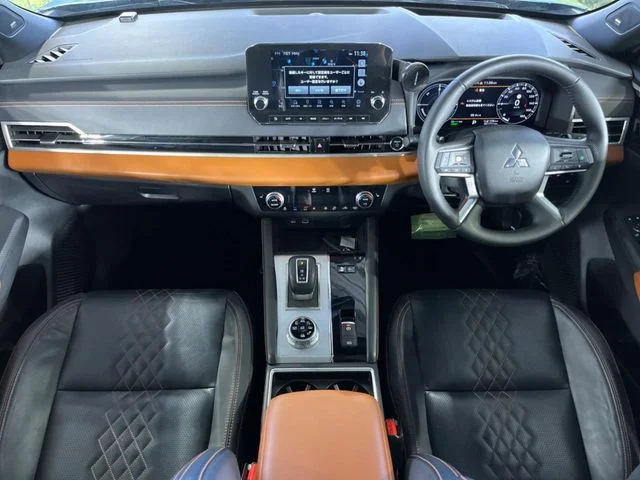 Mitsubishi OUTLANDER PHEV P photo 3