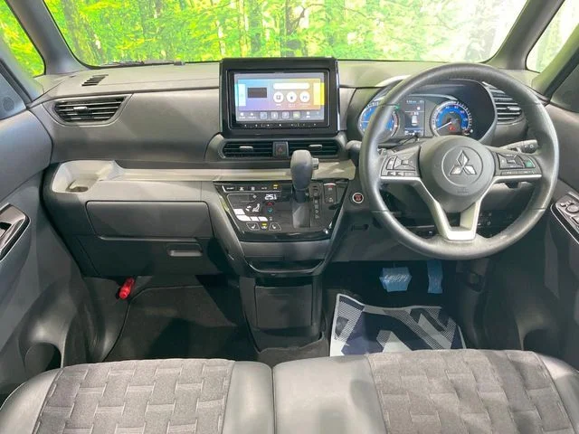 Mitsubishi DELICA MINI T　プレミアム photo 2