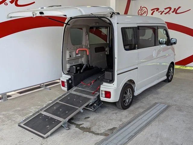Nissan NV100 CLIPPER RIO 4WD チェアキャブ車いす移動車　4WD 2021