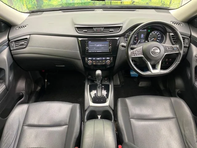 Nissan X-TRAIL 2WD 20Xi photo 2