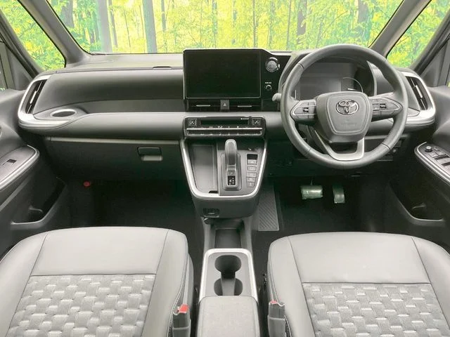 Toyota VOXY HYBRID S−Z photo 2
