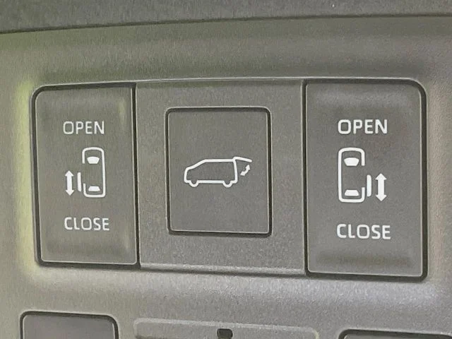 Toyota VOXY HYBRID S−Z photo 3