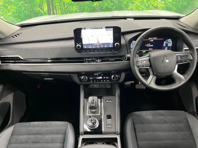 Mitsubishi OUTLANDER PHEV G photo 2