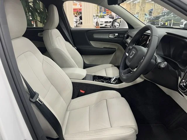 Volvo VOLVO XC40 B4　AWD photo 4