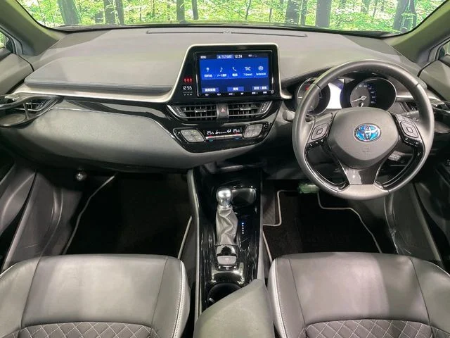Toyota C-HR G　ハイブリッド　モード　ネロ photo 2