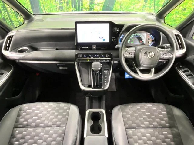 Toyota VOXY HYBRID S−Z photo 2