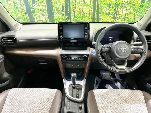 Toyota YARIS CROSS HYBRID Z photo 2