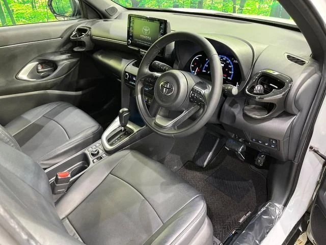 Toyota YARIS CROSS HYBRID Z photo 2