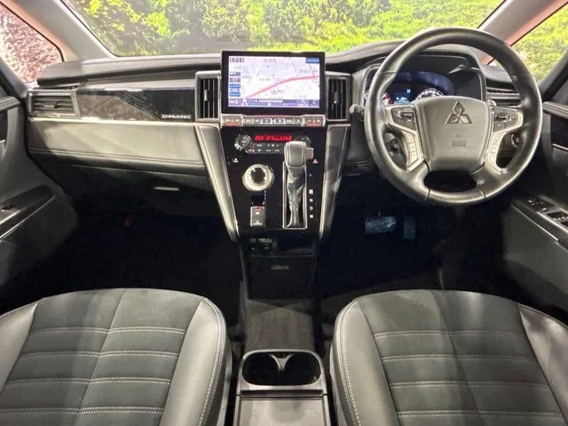 Mitsubishi DELICA D:5 4WD シャモニー photo 2