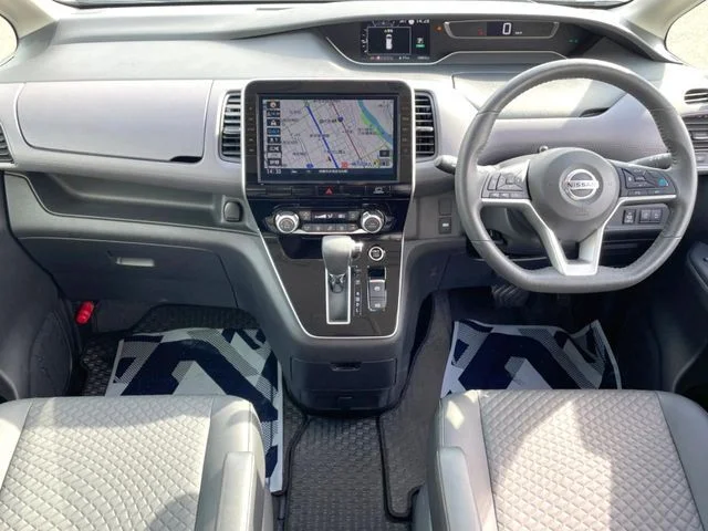 Nissan SERENA S-HYBRID ハイウェイスター　V　アーバンクロム photo 2