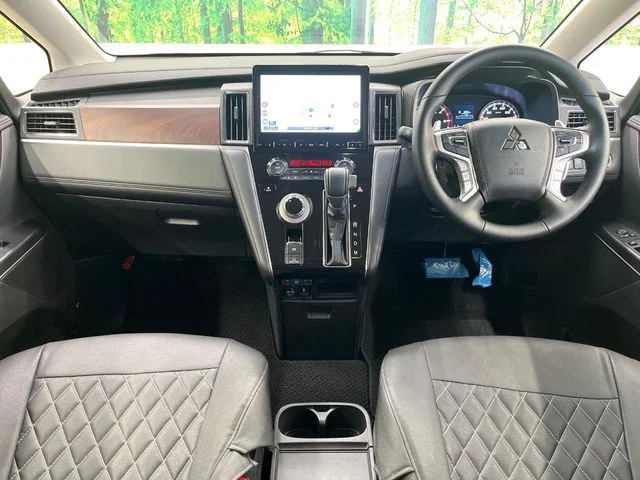 Mitsubishi DELICA D:5 4WD P photo 2