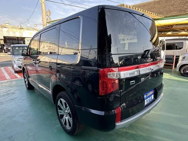 Mitsubishi DELICA D:5 4WD P photo 4