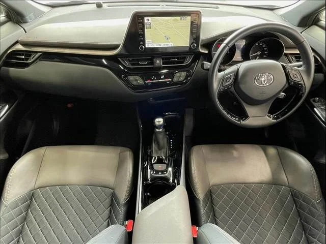 Toyota C-HR G　ハイブリッド photo 2