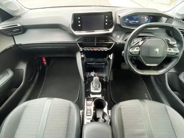 Peugeot PEUGEOT 208 アリュール photo 2