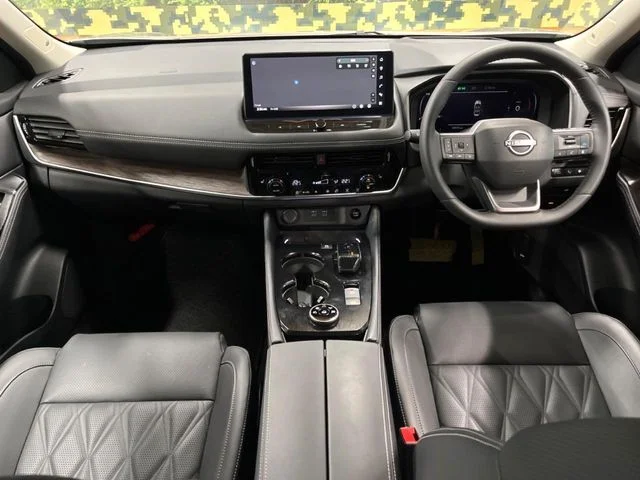 Nissan X-TRAIL HYBRID 4WD G　e−4ORCE photo 2