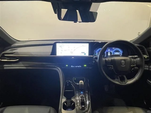 Toyota CROWN SPORT Z photo 3