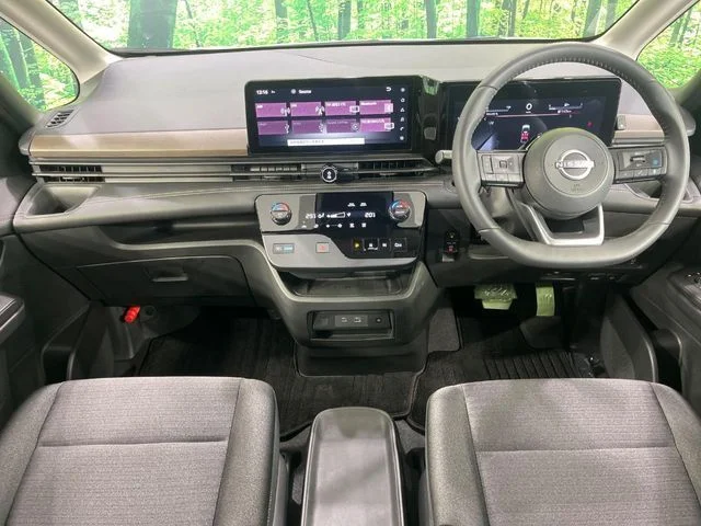 Nissan SERENA WG e−POWER　ハイウェイスター　V photo 2