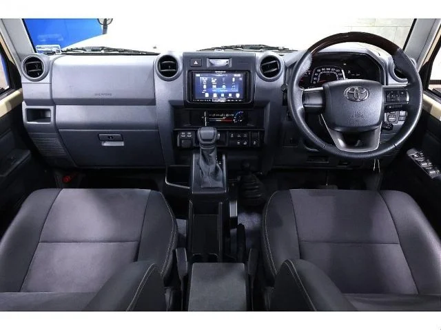 Toyota LANDCRUISER 70 AX photo 4